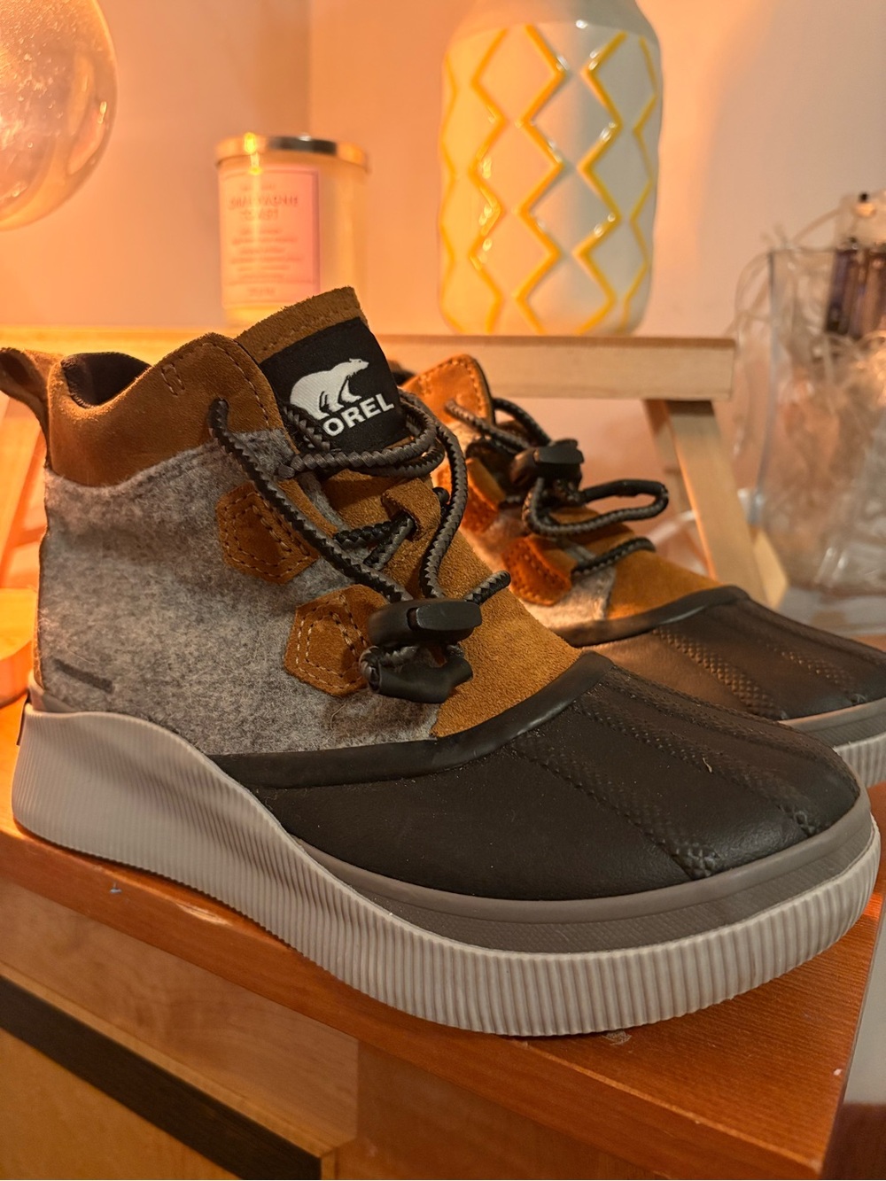 SOREL Youth Out N About IV Classic Waterproof Boots Taffy Gray Felt Size 4Y